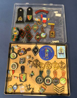 Lot d'insignes militaires français, XXe siècle
