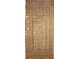 un tapis ancien à fond beige et bordure rouge