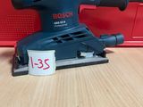 une ponceuse orbitale Bosch posée sur une table, avec une étiquette de prix dessus