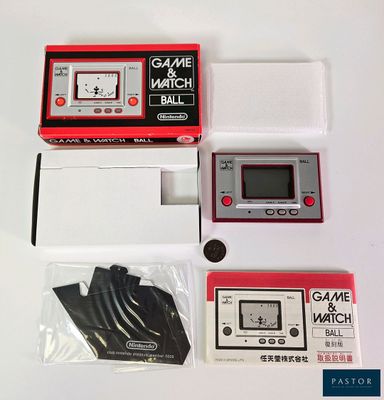 une boîte « Game & Watch » contenant un « Game & Watch »