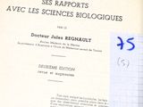 gros plan d'un livre avec une écriture dessus