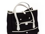 un sac noir et blanc avec des anses blanches sur fond blanc