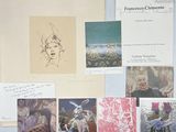 beaucoup de photos accrochées au mur d'une pièce