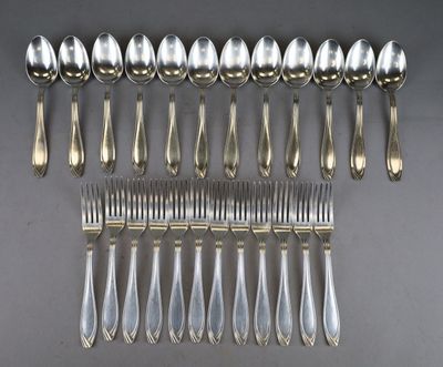 an assortment of silverware including spoons, forks and spoons