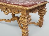 une image représentant une table avec un plateau en marbre rouge