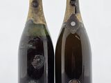 deux bouteilles de champagne posées l'une à côté de l'autre sur une table