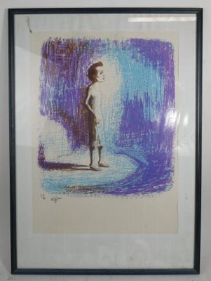 peinture d'une femme debout devant un fond bleu et violet