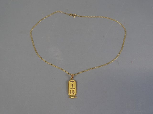 Collier articulé en or jaune 750 millièmes retenant un pendentif ...
