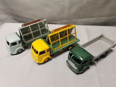 DINKY TOYS FR Camion SIMCA Cargo vert benne striée grise et …