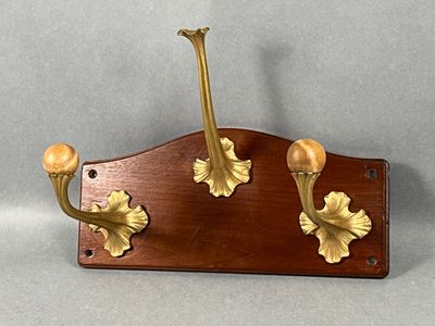 Fred PERRET, Paris (années 1920). Paire de patères porte-cha…