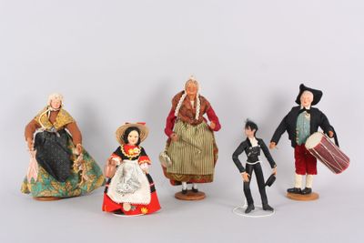 lot de santons et poupées folkloriques