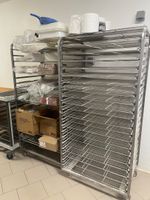 LA MIE CARNOT - M5 - 2 chariots à grille inox et un petit ch…