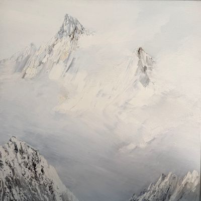 tableau représentant une chaîne de montagnes avec, en arrière-plan, des sommets enneigés