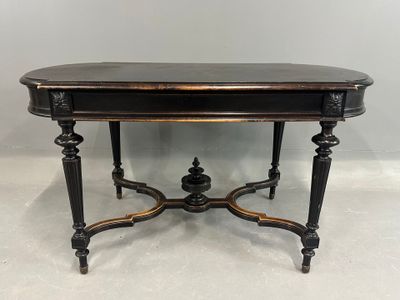 TABLE de milieu en bois noirci à angles arrondis ouvrant par… - Photo 1