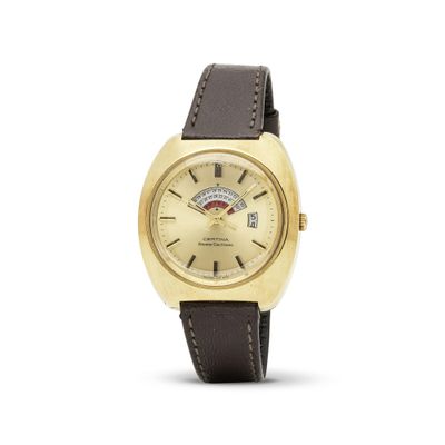 une image d'un gros plan d'une montre-bracelet sur un fond blanc