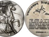 une image représentant une médaille d'argent sur laquelle figurent un cheval et un cavalier