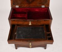 Petite commode formant "écritoire" en placage de bois de vio… (photo 3)