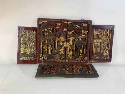 quatre œuvres d'art asiatiques exposées sur un fond blanc