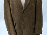 une image d'un costume sur un mannequin