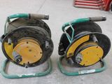 deux tuyaux posés sur un chariot