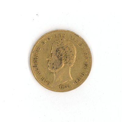 une pièce d'or avec l'image d'une femme dessus