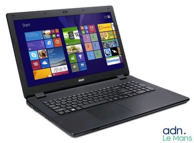 L'ordinateur portable Acer est allumé et prêt à l'emploi.