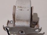 a small pulley attached to a white table