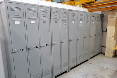 Lot de 6 vestiaires 3 portes et 1 vestiaire 2 portes