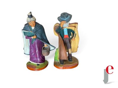 deux figurines d'un homme et d'une femme assis sur un banc