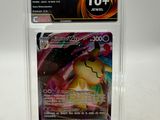 un gros plan d'une carte Pokémon dans une boîte transparente