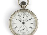 une vieille montre de poche dont le cadran comporte des chiffres romains
