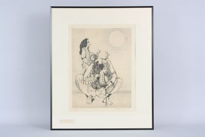 un dessin en noir et blanc d'une femme assise sur une chaise