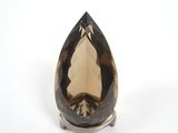 un gros plan d'une bague sertie d'une grosse pierre de quartz fumé