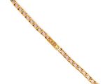 un bracelet doré et blanc muni d'un fermoir en diamant
