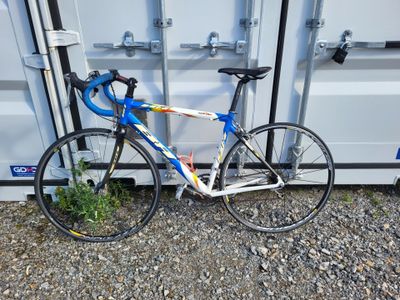vélo de course BH aluminium et carbone pneus a plat Taille M