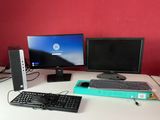 un bureau d'ordinateur équipé d'un clavier, d'un écran et d'une souris
