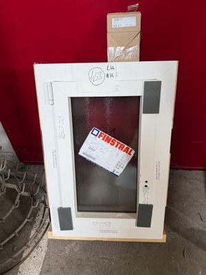 a picture of a picture of a fire hydrant in a box