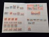 la photo d'un livre sur lequel sont apposés des timbres