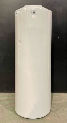 l'image d'un chauffe-eau blanc posé sur un comptoir