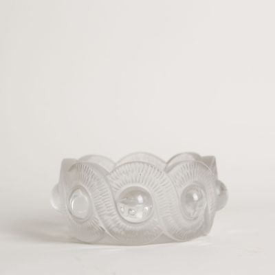 LALIQUE France Vide-poche, modèle GAO en cristal moulé press…
