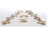 une image représentant un ensemble de figurines d'animaux en argent