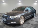 une photo d'une Skoda grise dans un garage