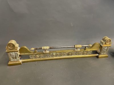Barre de cheminée en laiton doré à décor de fleurettes, feui… - Photo 1