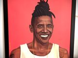 tableau représentant un homme souriant aux dreadlocks sur fond rouge
