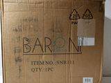 une boîte en carton posée sur une table
