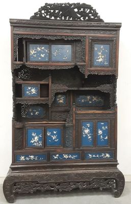 Meuble en bois ajouré et incrustations de nacre et os à déco…