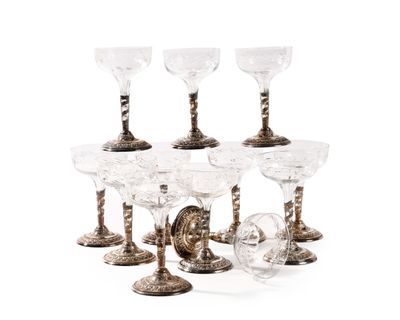 SUITE DE DOUZE COUPES A CHAMPAGNE EN CRISTAL TAILLE - Photo 1