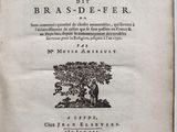 un vieux livre avec une image en noir et blanc représentant un arbre