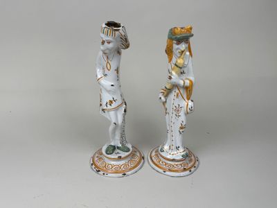 deux figurines placées l'une à côté de l'autre