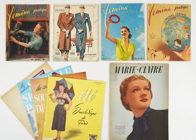 un grand nombre de livres posés sur une table